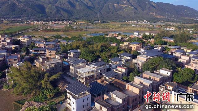 广东省清远市清城区新马村屋顶光伏实现了区域内现有用电负荷的“碳中和”(周晓 摄) 广东省清远市清城区新马村屋顶光伏实现了区域内现有用电负荷的“碳中和”(周晓 摄)